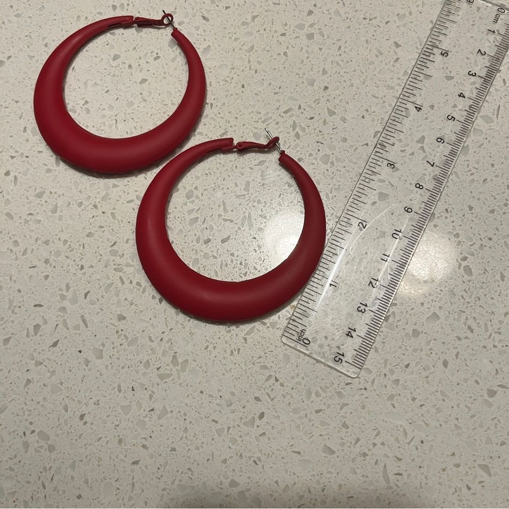 Minimalistic Red Hoop Earrings‎ - Picture 8 of 12